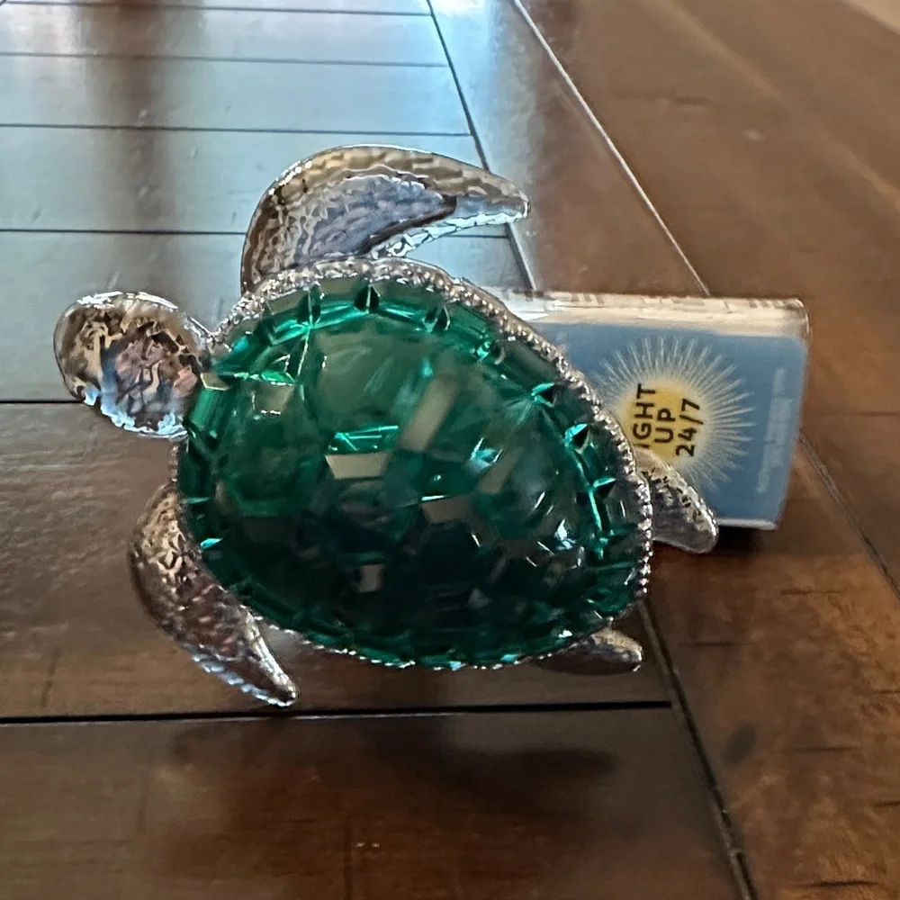 Bath & Body Works Emerald and Silver Turtle Wallflower Plug